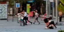 Rissa tra venti maranza a Jesolo, le botte sotto gli occhi dei passanti. Il sindaco: &laquo;Valutiamo le zone rosse&raquo;