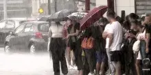 Bomba d'acqua a Roma, tuoni e lampi: la citt&agrave; si risveglia sotto il diluvio. Una mattinata di disagi