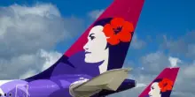 &laquo;Al centro la nostra tipica ospitalit&agrave;&raquo;: la svolta di Hawaiian Airlines che taglia i pasti e mette il supplemento (a partire da luglio)