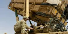 Da Hormuz fino al Mar Rosso, il governo aggiorna la mappa delle zone a rischio per l'esercito italiano: ecco le novit&agrave;
