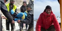 Guida alpina ritrovata viva dopo 6 giorni sull'Everest: &laquo;Era semi-congelato, &egrave; stato un miracolo&raquo;. Strisciava verso il campo base