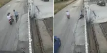 San Gennaro Vesuviano, passeggia in bici e viene spinto a terra con un calcio: il video