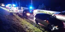 Auto investe due ragazzi in bicicletta: morto un 19enne, in ospedale l'amico di 18 anni