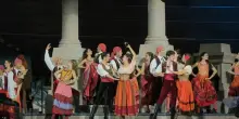 Un brindisi da record con 11mila calici celebra la canzone classica napoletana: show all'Arena di Verona e su Rai1 per la candidatura Unesco