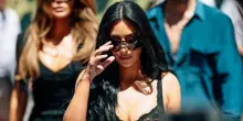 Kim Kardashian al Gp di Monaco, prima volta nel paddock Ferrari per seguire il fidanzato Hamilton