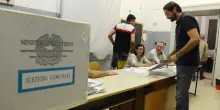 Elezioni Comunali in Campania, affluenza in calo: in Campania forte flessione nei 10 Comuni al voto