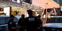 New York, 6 accoltellati alla Penn Station: uno &egrave; grave. Sicurezza rafforzata vicino al Madison Square Garden, dove &egrave; atteso Trump