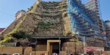 Si sporge per una foto sul belvedere e precipita nel vuoto: 20enne lotta tra la vita e la morte