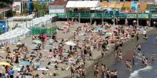 Spiagge, per Posillipo maxi-offerta di Romeo: ok Ideal e Bagno Elena