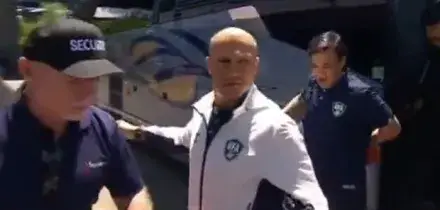 Cannavaro perquisito con i cani antidroga e l'attaccante dell'Iraq interrogato per 7 ore, i controlli choc negli Usa per i Mondiali