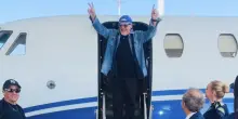 Vasco Rossi star in Sardegna: l'arrivo con il jet privato e folla in delirio per i due concerti a Olbia: di chi &egrave; l'aereo e la scaletta