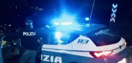 Speronano un'auto per rapinarla, ma le "vittime" sono poliziotti e vengono arrestati