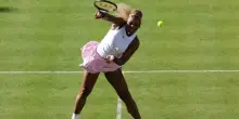 Serena Williams si ritira, la compagna si fa male ed &egrave; costretta a salutare il torneo del Queen's
