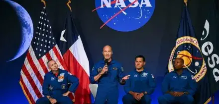 Quanto guadagna Parmitano? Lo stipendio degli astronauti per la missione Artemis III, tra bonus e indennit&agrave; di espatrio