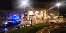 &laquo;Correte, un uomo ha preso una bambina&raquo;. Strappa la piccola di 5 anni dalle braccia della mamma: straniero arrestato vicino Perugia