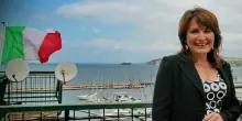 Procida, tecnico aggredisce la preside e due agenti durante un collegio docenti: arrestato dai carabinieri
