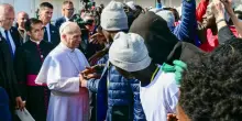 Leone XIV a Tenerife contro i trafficanti: &laquo;Fermatevi&raquo;. L'appello ai migranti: &laquo;Rispettate leggi e cultura dell'Europa e integratevi&raquo;