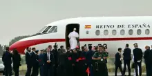 L'aereo del Papa bloccato a Tenerife: &laquo;Tempi lunghi per la riparazione&raquo;. Leone XIV torner&agrave; a Roma con il Falcon di Re Felipe