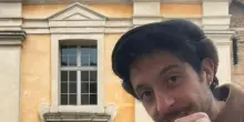 Recensisce le messe e paragona il parroco a un capo ultras, tiktoker assolto. Il gip: &laquo;Era intrattenimento irriverente&raquo;