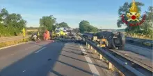 Frontale sulla statale, due morti e quattro feriti a Macerata: le vittime avevano 21 e 41 anni