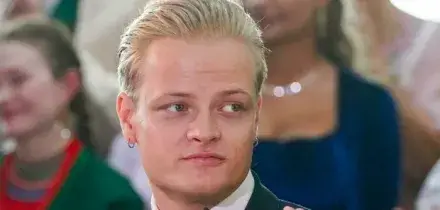 Norvegia, Marius Borg H&oslash;ib condannato a 4 anni di carcere per stupro: chi &egrave; il figlio della futura regina Mette-Marit