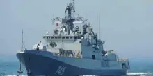 Fregata russa spara a uno yacht inglese, alta tensione nella Manica: cosa &egrave; successo