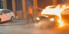 Coloni israeliani vandalizzano e incendiano due moschee a Ramallah: la polizia spara gas lacrimogeni