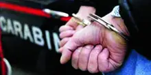 Latitante da due anni catturato al battesimo del figlio di un amico: in manette tra le urla dei parenti