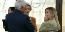 Meloni, le sigarette (&laquo;Ho smesso di fumare da un mese&raquo;) e il siparietto tra "tabagisti pentiti" al G7 di Evian