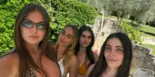 Chanel Totti in vacanza con le amiche, la villa da sogno immersa in 6mila metri di verde, piscina e spa: quanto costa il rifugio in Umbria