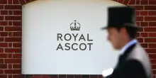 Royal Ascot, John Gosden vince con Ombudsman: dal giro in carrozza (grazie all'invito di Re Carlo) al trionfo, cosa &egrave; successo