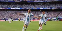Messi, le lacrime dopo il tris all'Algeria: record di gol e giocate da fenomeno