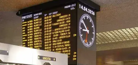 Alta velocit&agrave; Napoli-Roma nel caos: danni alla linea ferroviaria, ritardi fino a 90 minuti