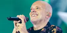 Max Pezzali, scaletta concerto a Napoli. Gli anni d'oro arrivano allo Stadio Maradona: orari, parcheggi e come arrivare