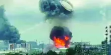 Guerra Ucraina, Zelensky minaccia: se Kiev brucia, brucer&agrave; Mosca. I droni ucraini infiammano la Russia
