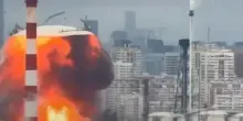 Mosca, la raffineria esplosa colpita da un missile antiaereo russo: cos&igrave; Kiev mandato in tilt i Pantsir e bucato i 4 ?anelli? dello scudo difensivo