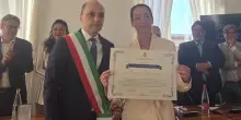 Monica De Gennaro riceve la cittadinanza onoraria di Sant'Agnello