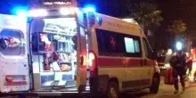 Muore sullo scooter a 17 anni investito da un suv svizzero, gravissimo l'amico: fuggiti a piedi i tre che erano nell'auto