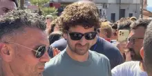 Bentornati al Sud, Alessandro Siani e Claudio Bisio sul set: folla alla casa comunale di Santa Maria di Castellabate