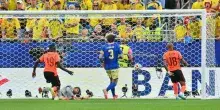 Brobbey, i fratelli calciatori e il debutto da sogno ai Mondiali: chi &egrave; l'autore di due gol in 17' con la Svezia
