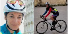 Fa un sorpasso vietato con l'auto e travolge un gruppo di ciclisti sulla corsia opposta: morta una donna. Chi era la vittima
