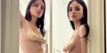 Arisa, le foto in lingerie scatenano i commenti sul fisico: &laquo;Svuotata dentro e fuori&raquo;. Quando smetteremo di giudicare i corpi delle donne?