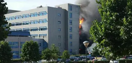 Napoli, scoppia incendio all'ospedale del Mare: fiamme e fumo visibili da grande distanza