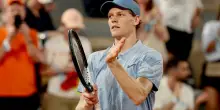 Sinner, la pausa giocando con i Lego, le giornate con gli amici e gli allenamenti: &laquo;Cos&igrave; ho preparato Wimbledon, ora mi sento in forma&raquo;