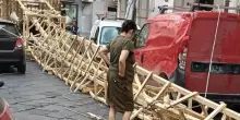 Bufera di vento e pioggia su Nola: si schianta al suolo il Giglio del Calzolaio