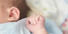 Mamma d&agrave; alla luce il suo bimbo e muore di parto, aveva 23 anni: il piccolo sta bene. Aperta un'indagine