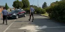 Claudio Miranda schiacciato contro la sua auto e ucciso. La presunta lite per una donna, l'appuntamento in piazza e la pistola: cosa &egrave; successo