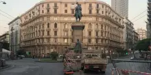 Napoli, incendio nel sottosuolo di piazza Bovio: danni a cavi elettrici di media tensione