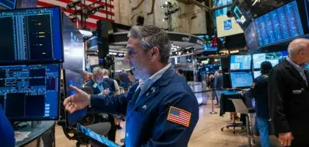 Perch&eacute; le Borse mondiali sono in rosso? Crollano chip e tecnologici, tornano i timori sull'Ai. Wall Street frena, anche Milano in calo