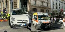 Roma, incidente choc a via del Tritone: taxi perde il freno a mano, invade il marciapiede e investe una passante. &Egrave; gravissima